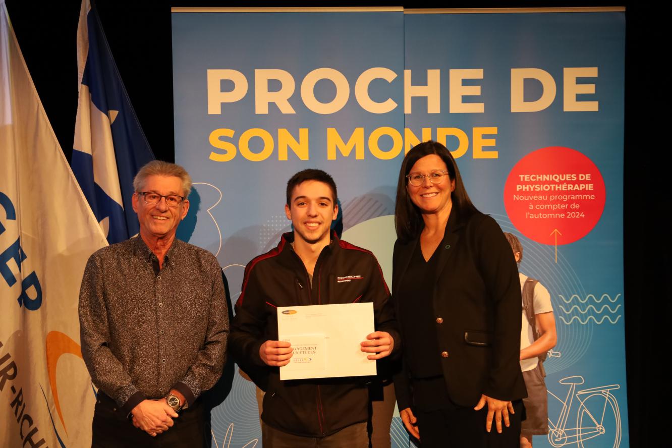 Gabriel Martin, engagement aux études - offerte par l'Association générale des étudiant.es du Cégep Saint-Jean