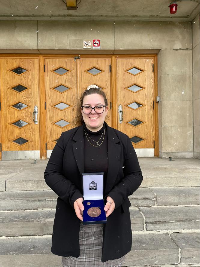 Janie Ouellette, bourses médaille du Lieutenant-gouverneur - offerte par Desjardins