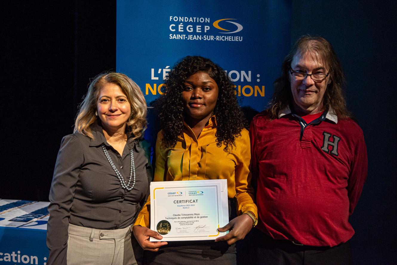 Claudia Tchouanmo Meyo, excellence - offerte par KPMG