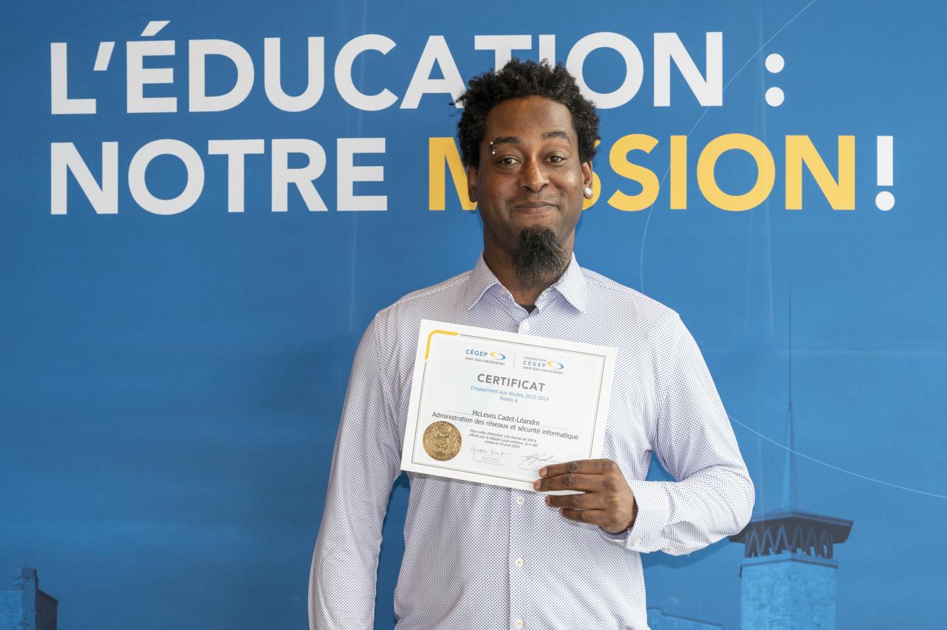 McLewis Cadet-Léandre, engagement aux études - offerte par Louis Lemieux, député de Saint-Jean à l'Assemblée nationale