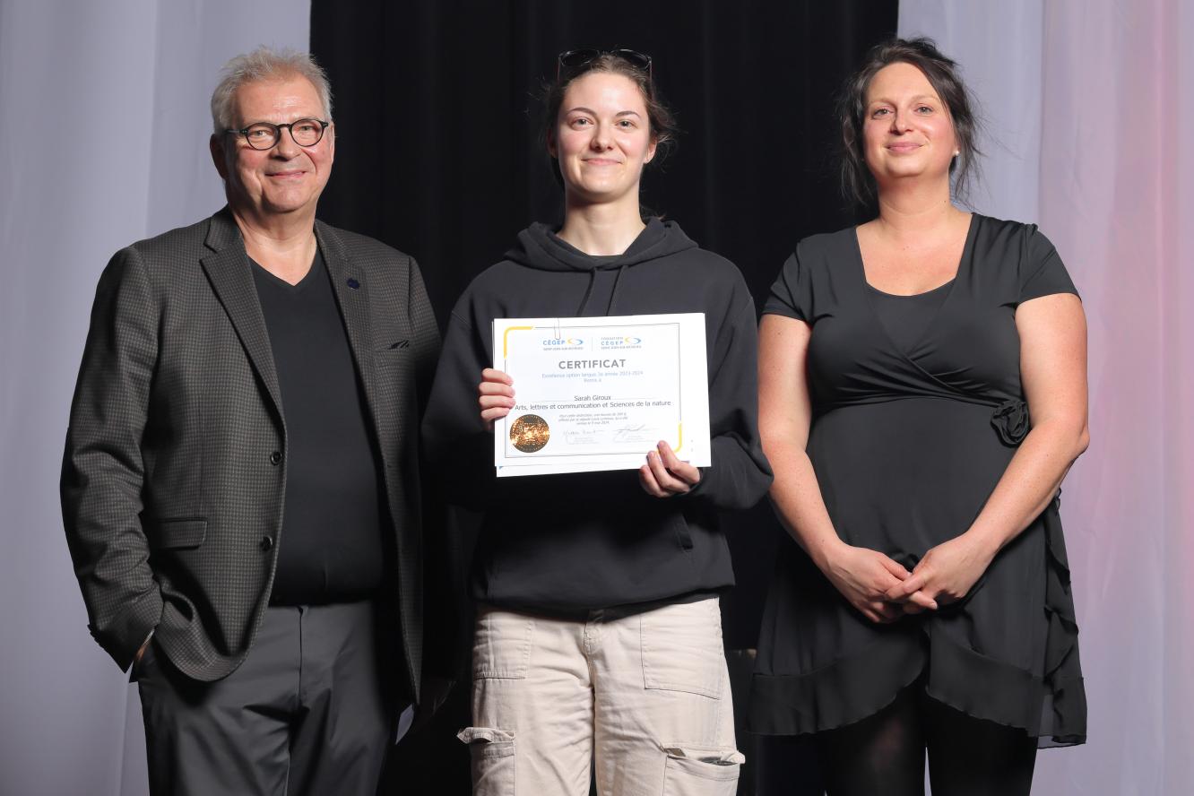 Sarah Giroux, excellence option 2e année - offerte par Louis Lemieux, député de Saint-Jean à l'Assemblée nationale