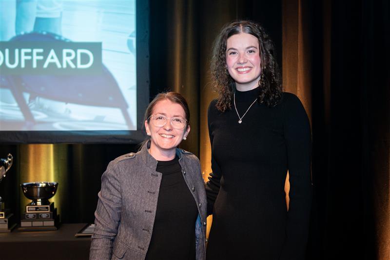 Sophie-Anne Bouffard, étudiante-athlète de l'année - offerte par l'Association des parents du Cégep Saint-Jean-sur-Richelieu