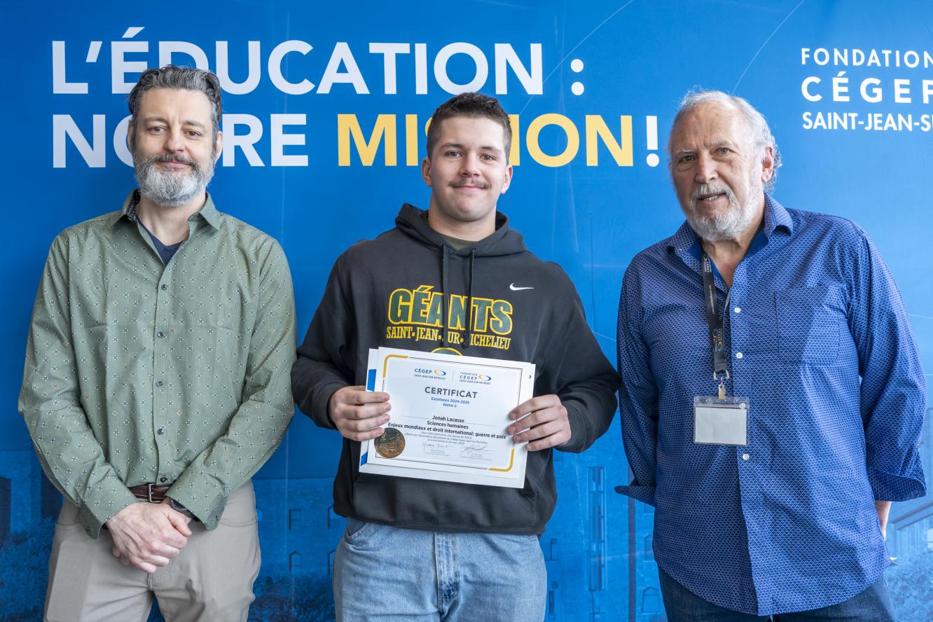 Jonah Lacasse, excellence - offerte par l'Association des parents du Cégep Saint-Jean-sur-Richelieu