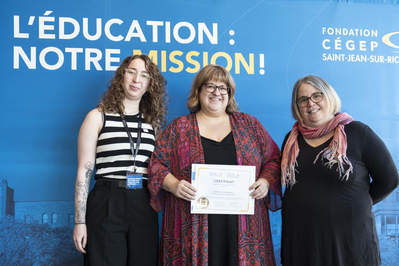 Isabelle Archambeault, engagement aux études - offerte par l'Association générale des étudiant·es du Cégep Saint-Jean-sur-Richelieu