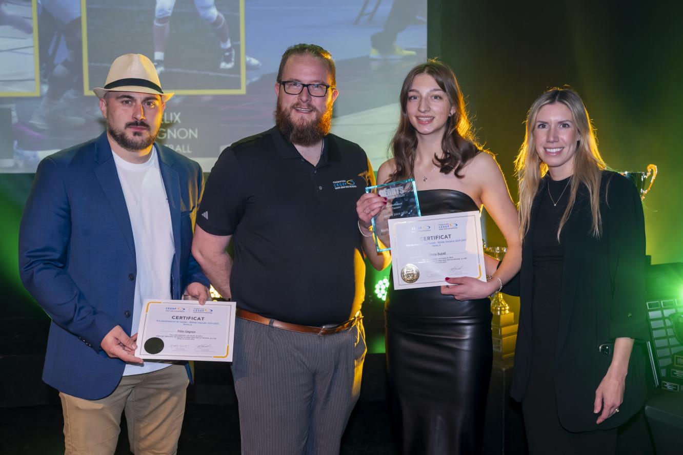 Alexia Bujold et Félix Gagnon, prix persévérance de l'année - offertes par l'Association des parents du Cégep Saint-Jean-sur-Richelieu