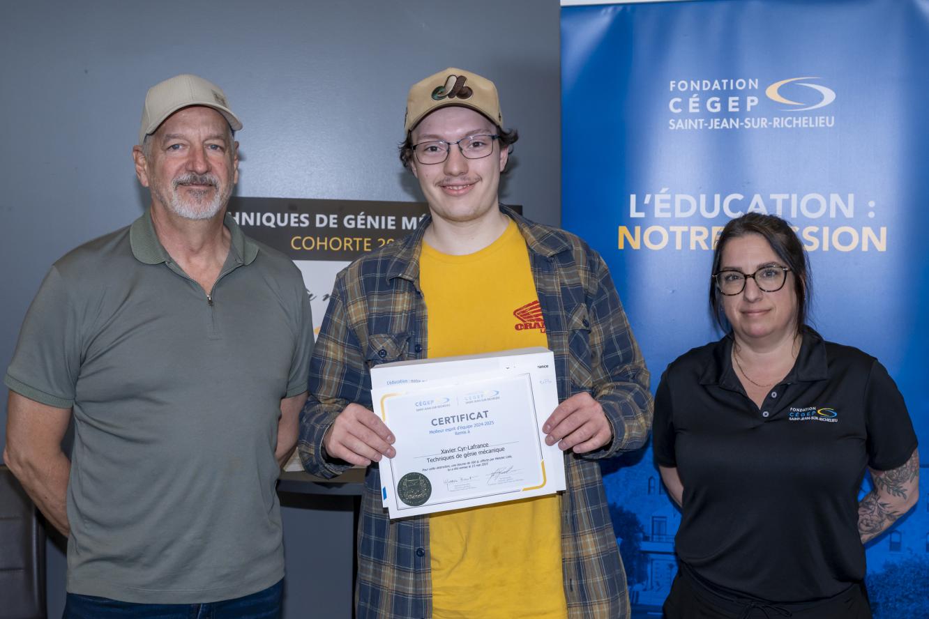 Xavier Cyr-Lafrance, meilleur esprit d'équipe - offerte par Metelec Ltée