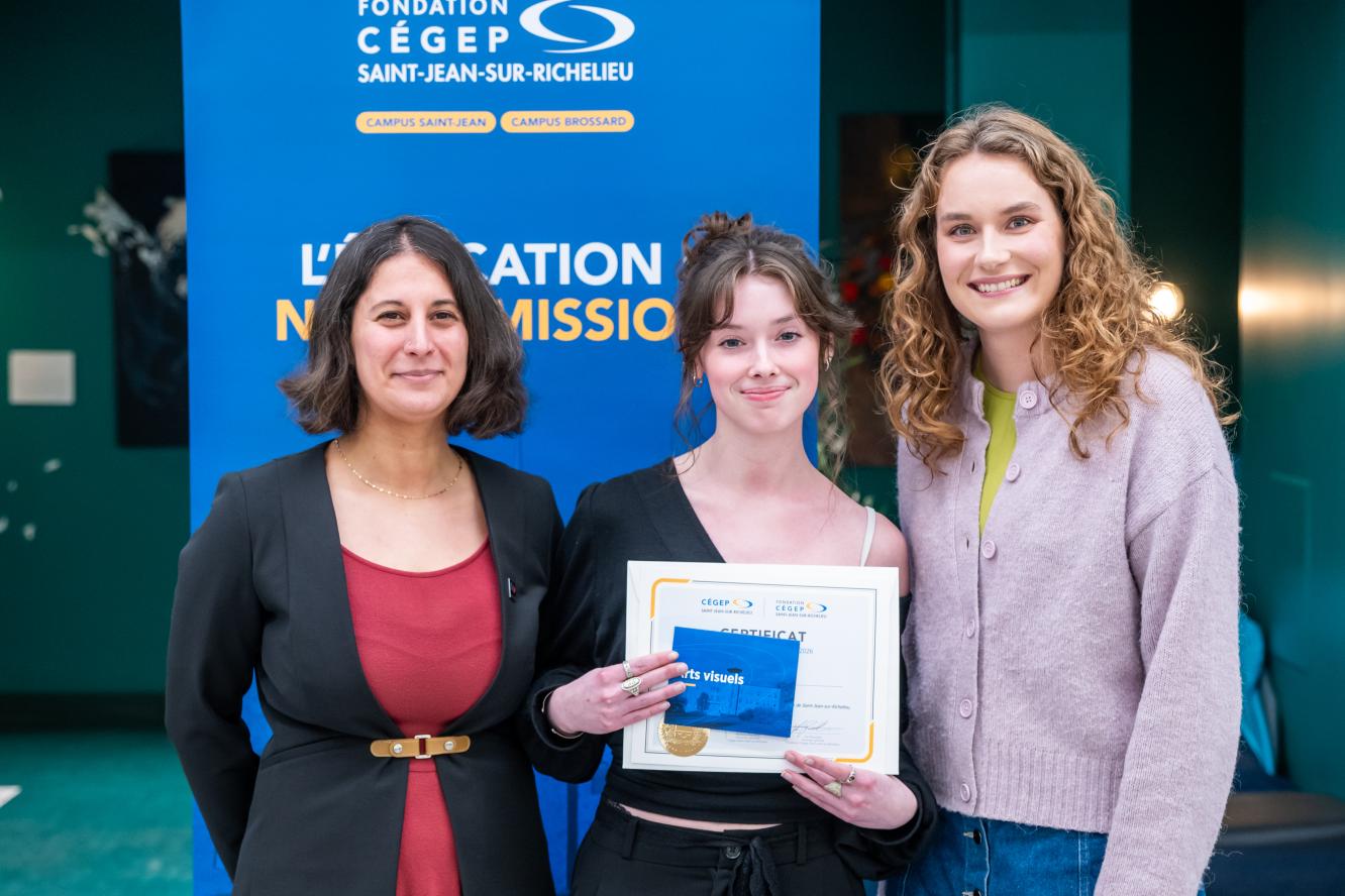 Héloïse Larochelle, engagement aux études - offerte par la Ville de Saint-Jean-sur-Richelieu et l'Association générale des étudiant·es du Cégep Saint-Jean-sur-Richelieu