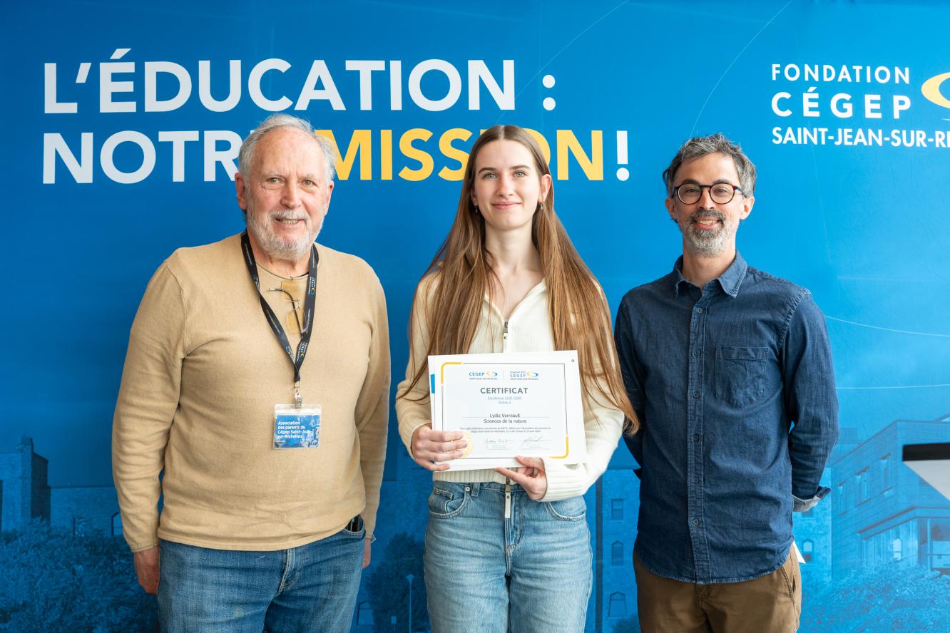 Lydia Verreault, excellence - offerte par l'Association des parents du Cégep Saint-Jean-sur-Richelieu