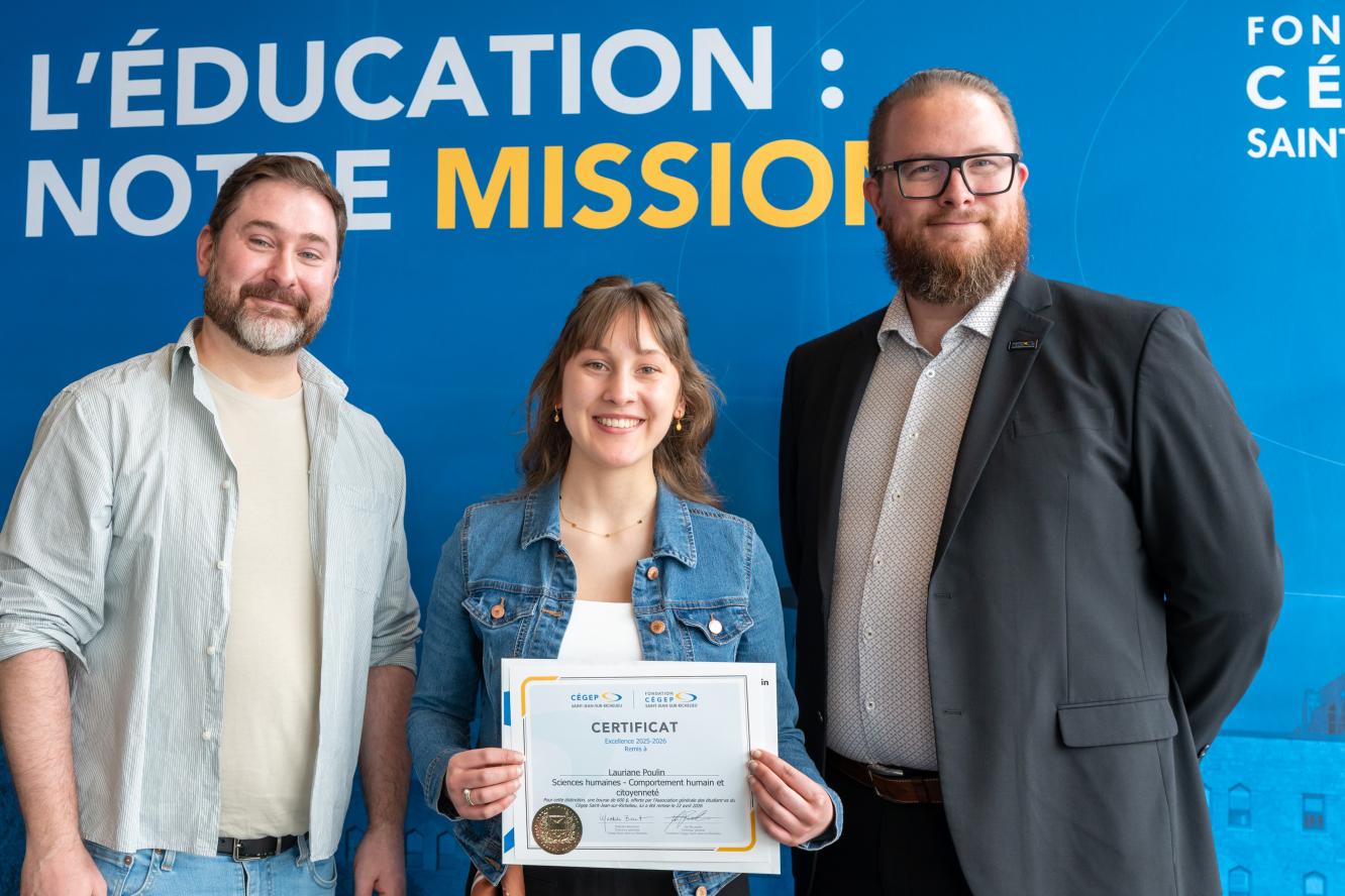 Lauriane Poulin, excellence - offerte par l'Association générale des étudiant·es du Cégep Saint-Jean-sur-Richelieu 