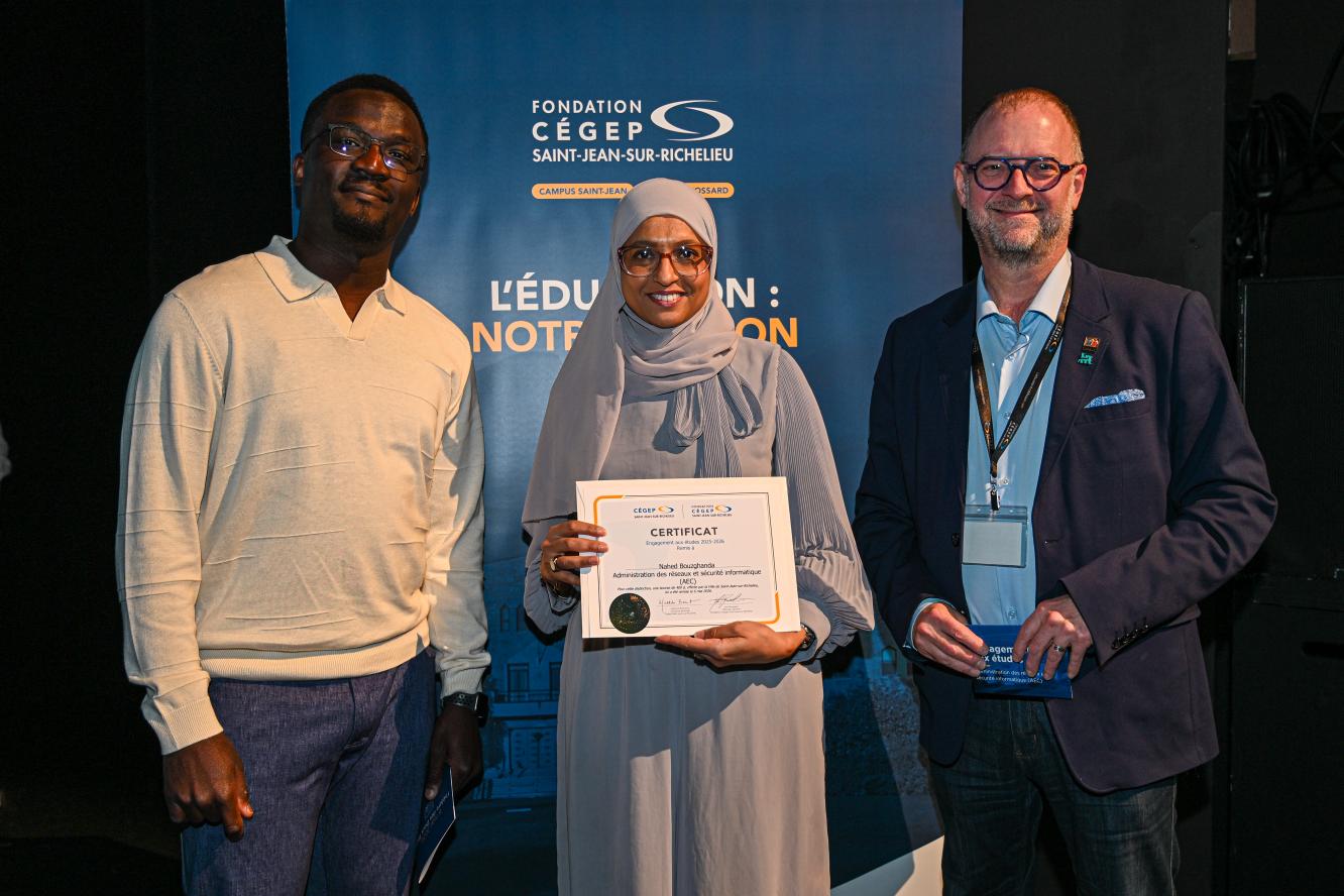 Nahed Bouzghanda, engagement aux études - offerte par la Ville de Saint-Jean-sur-Richelieu
