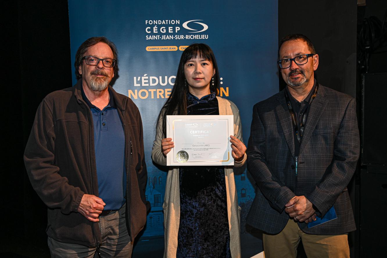 Zhen Jia, excellence - offerte par Louis Lemieux, député de Saint-Jean à l'Assemblée nationale