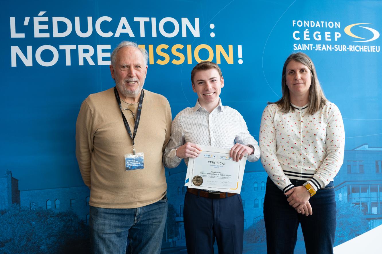Mikaël Wolfe, excellence - offerte par l'Association des parents du Cégep Saint-Jean-sur-Richelieu