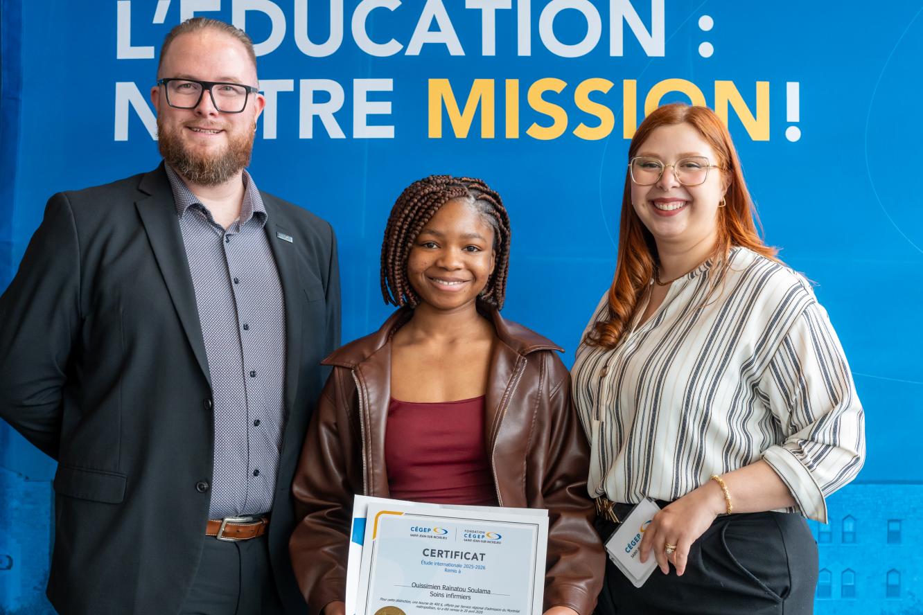 Ouissimien Raïnatou Soulama, bourse d'étude internationale - offerte par le Service régional d'admission du Montréal métropolitain (SRAM)