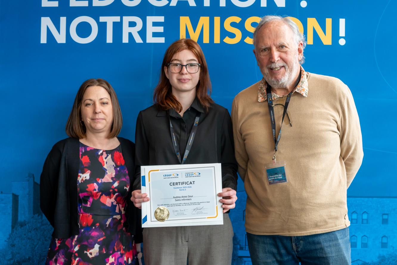 Audrey-Anne Gour (représentée par Léo Lamontagne), excellence - offerte par l'Association des parents du Cégep Saint-Jean-sur-Richelieu