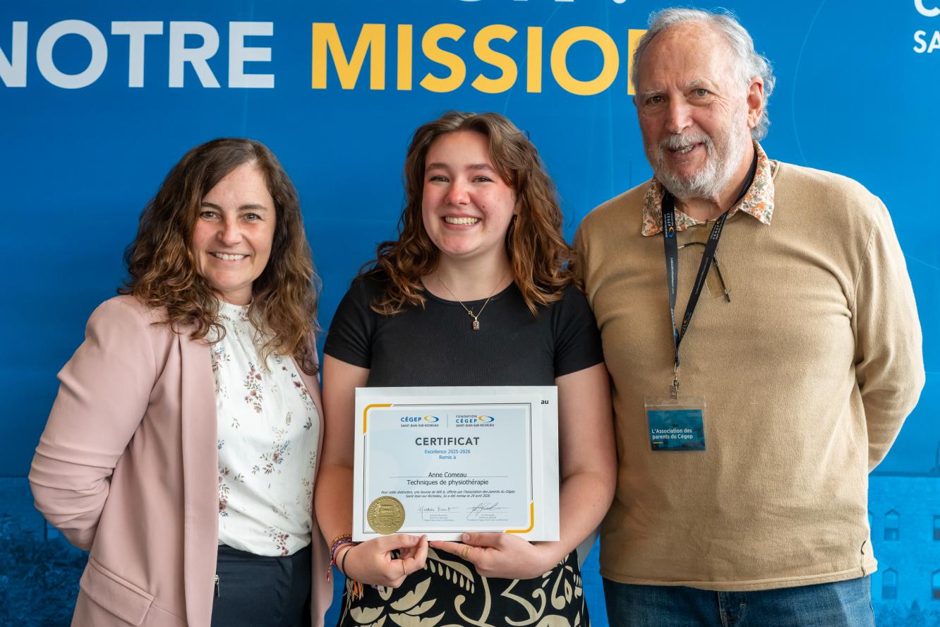 Anne Comeau, excellence - offerte par l'Association des parents du Cégep Saint-Jean-sur-Richelieu