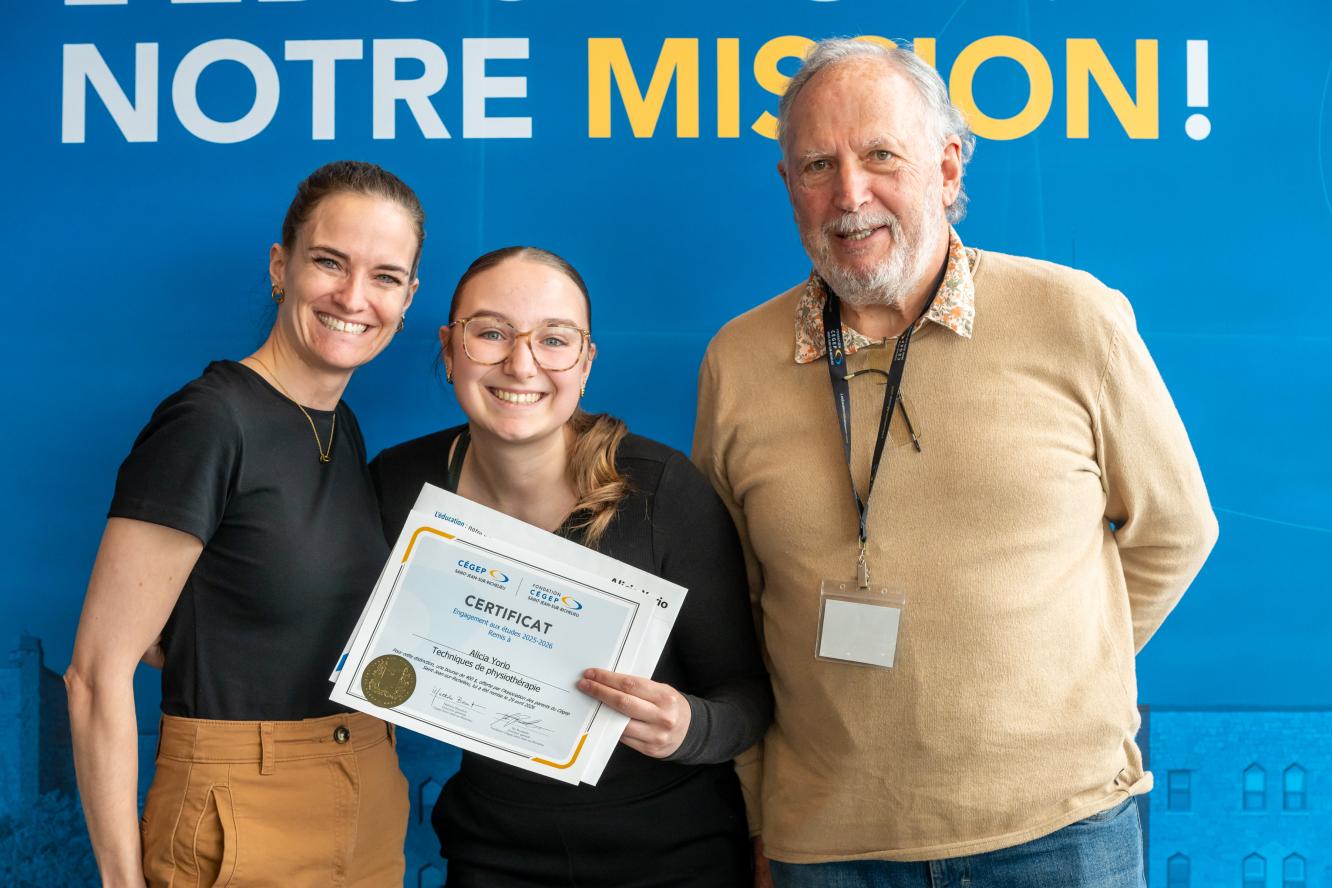 Alicia Yorio, engagement aux études - offerte par l'Association des parents du Cégep Saint-Jean-sur-Richelieu