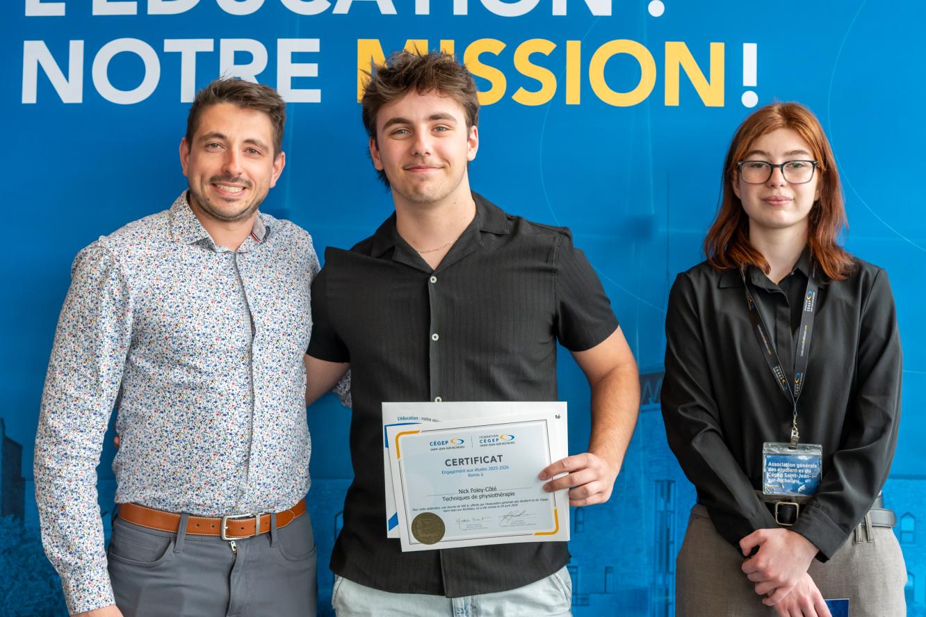 Nick Foley-Côté, engagement aux études - offerte par l'Association générale des étudiant·es du Cégep Saint-Jean-sur-Richelieu