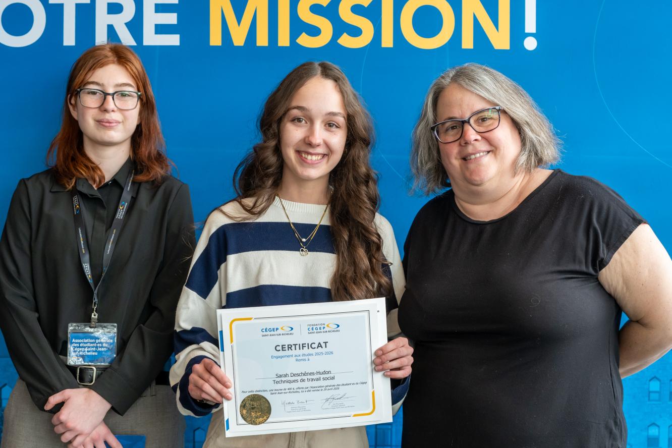 Sarah Deschênes-Hudon, engagement aux études - offerte par l'Association générale des étudiant·es du Cégep Saint-Jean-sur-Richelieu