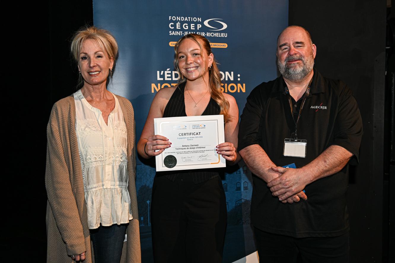 Brittany Clermont, engagement aux études - offerte par l'Association générale des étudiant·es du Cégep Saint-Jean-sur-Richelieu