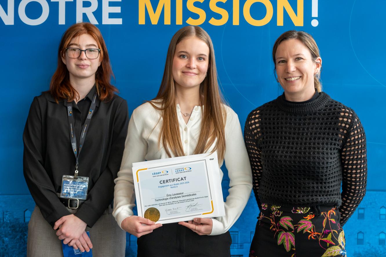 Émy Levasseur, engagement aux études - offerte par l'Association générale des étudiant·es du Cégep Saint-Jean-sur-Richelieu