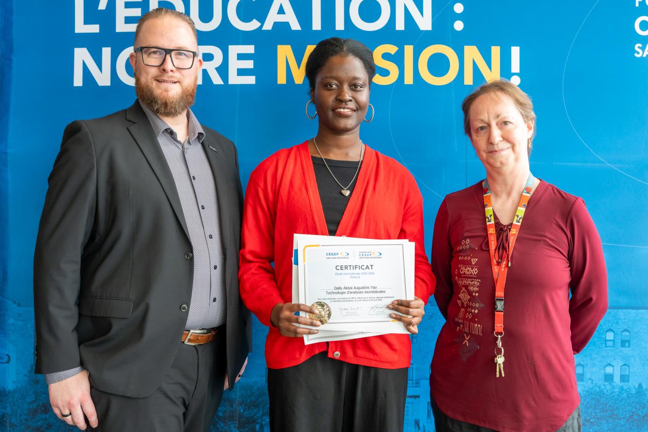 Dally Akissi Augustine Yao, bourse d'étude internationale - offerte par le Service régional d'admission du Montréal métropolitain (SRAM)