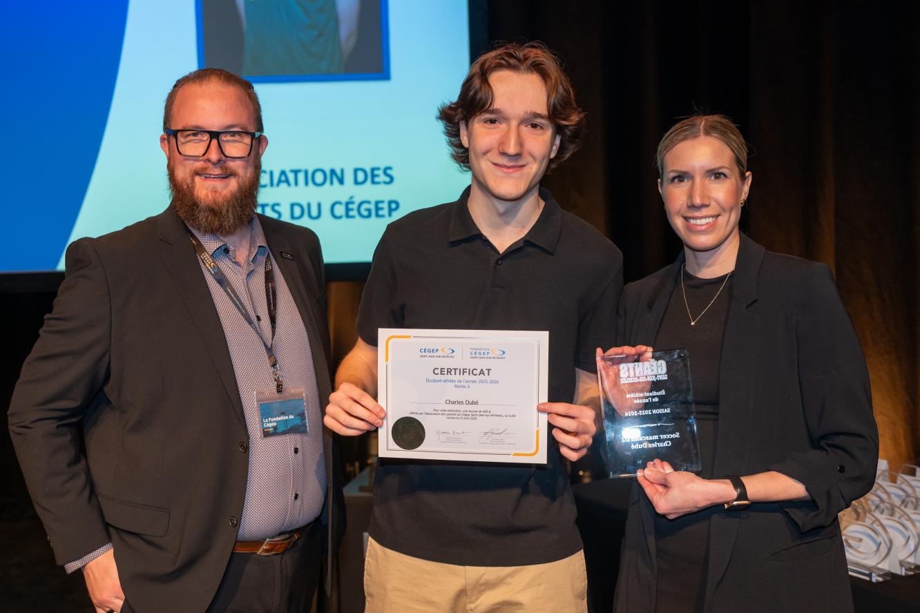 Charles Dubé, étudiant-athlète de l'année - offerte par l'Association des parents du Cégep Saint-Jean-sur-Richelieu
